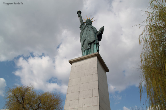 statua della liberta parigi